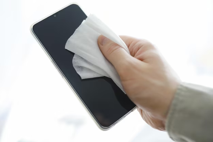 how to clean phone screen with wet vipe