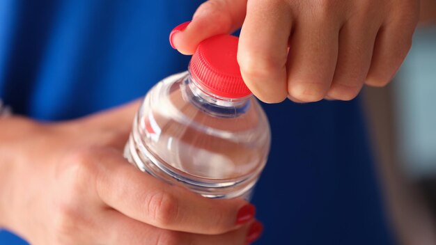 how to clean plastic water bottle cap