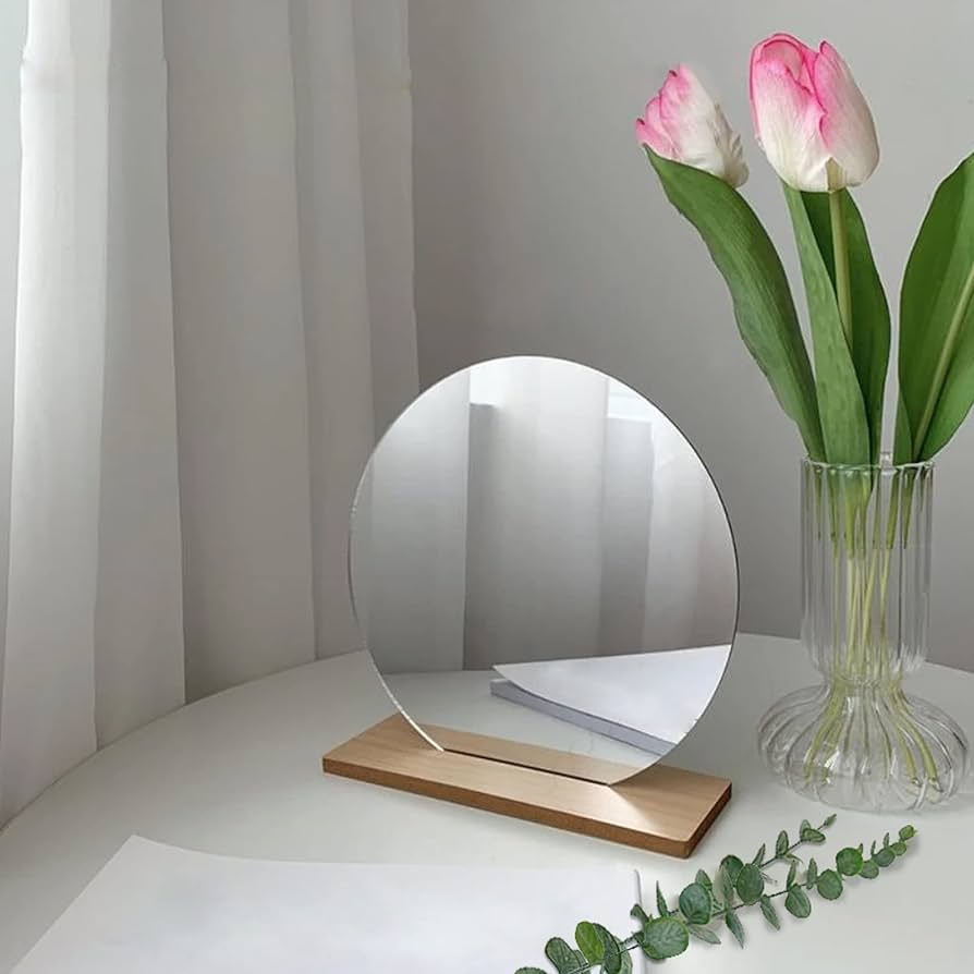 kya office desk par mirror rakhna chahiye