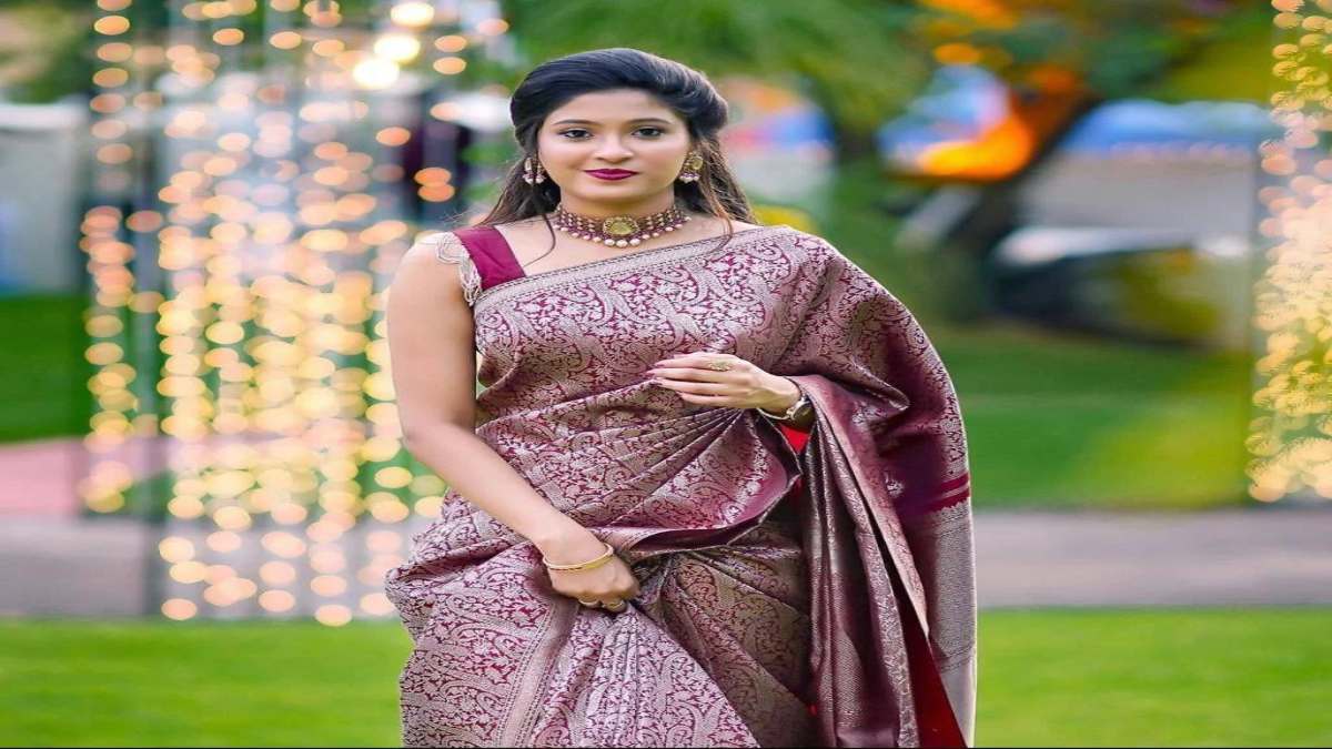 Trending Sarees 2024: பெண்களுக்கான டிரெண்டிங் சேலைகளின் லிஸ்ட்!