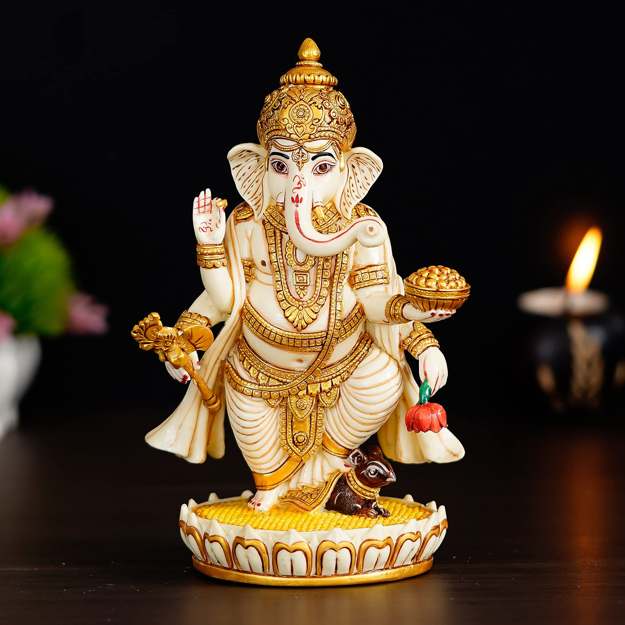 should dieties standing idols be kept at home