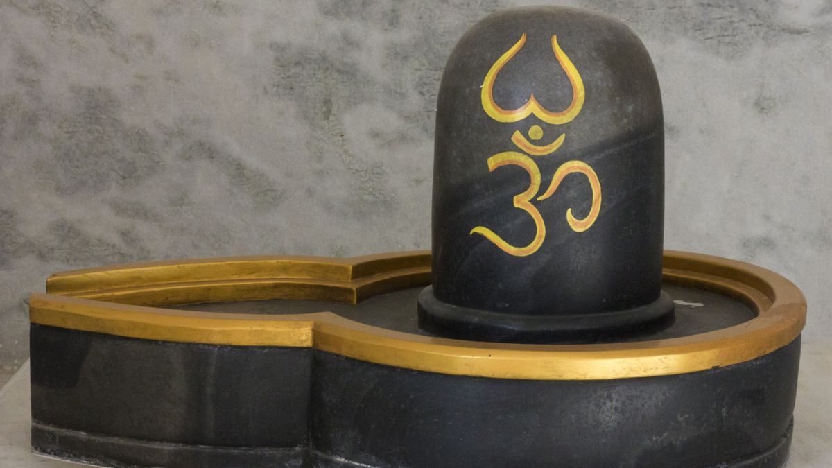 Astro Tips For Home Temple: Know Whether You Should Keep Shivling At Home | HerZindagi