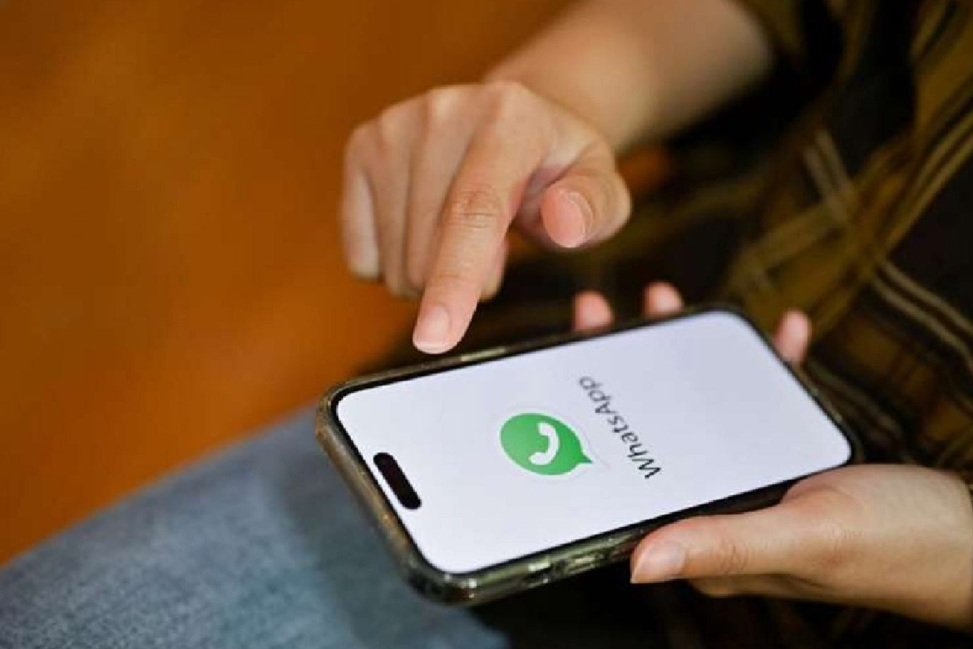 whatsapp launch complain number