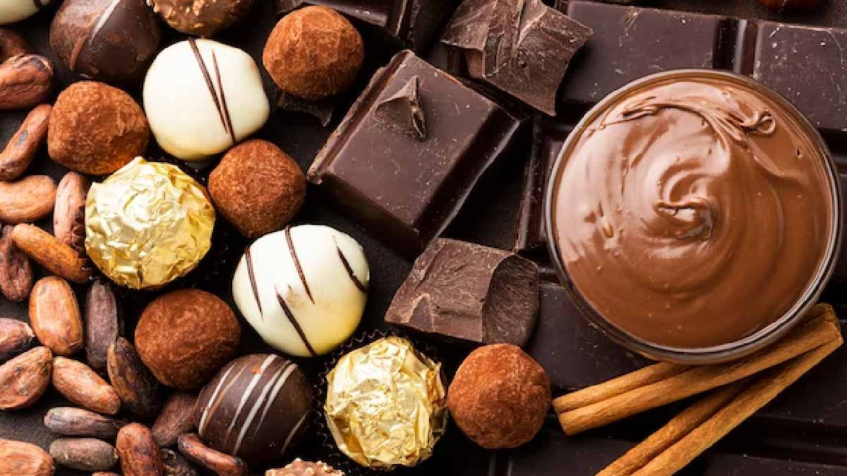 आखिर वेलेंटाइन वीक में शामिल होकर कैसे हो गई चॉकलेट आपकी स्वीट मेमोरी का  हिस्सा? जानें इस दिन का इतिहास और महत्व | chocolate day history and  significance | HerZindagi