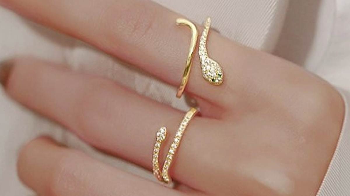 rose gold rings near me        
        <figure class=