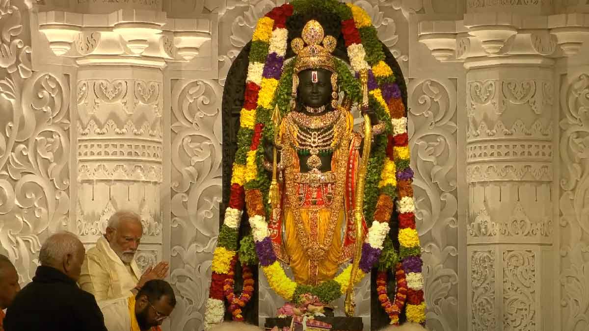 Ayodhya Ram Mandir Live Updates: वैदिक मंत्रोच्चार के साथ संपूर्ण हुआ प्राण  प्रतिष्ठा कार्यक्रम, स्थापित हुए रामलला | ayodhya ram mandir inauguration  schedule list and other details ...