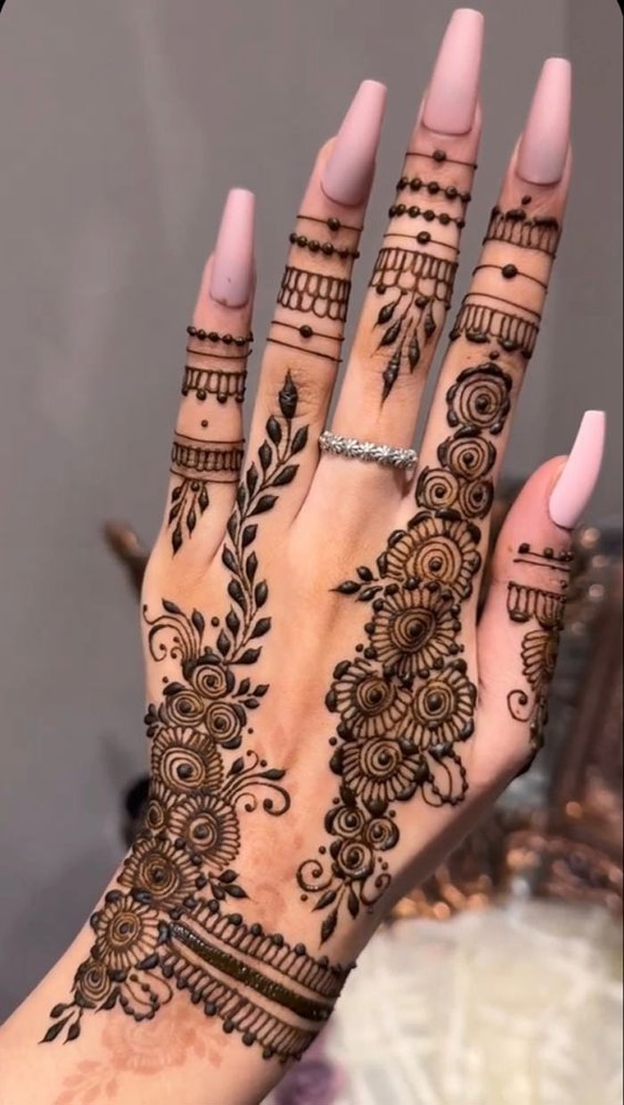 Circle Mehndi Design