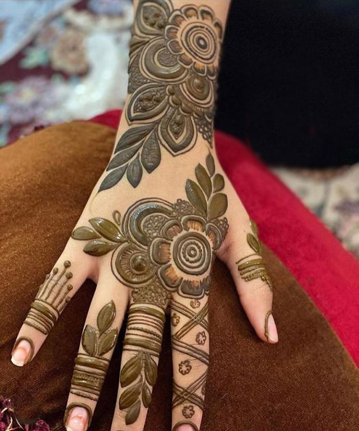 25 Latest Floral Henna Mehndi Designs For Hands | Bling Sparkle