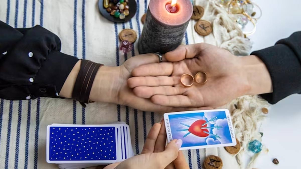 Weekly Love Tarot For 29 January To 4 February 2024; These 3 Zodiac Signs Will Have A Cozy Love Life