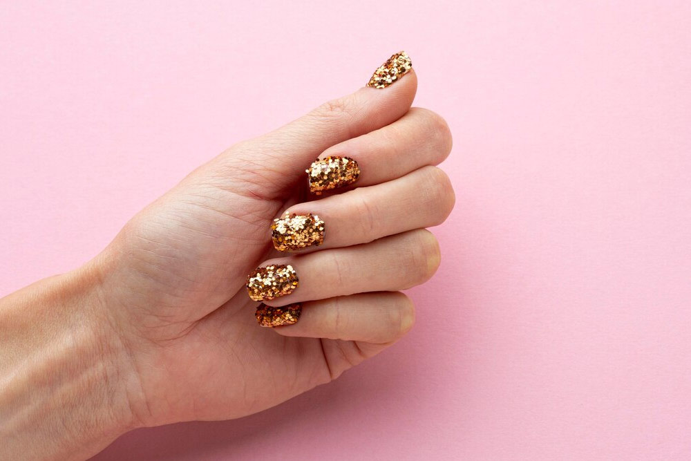 Simple glitter nail art