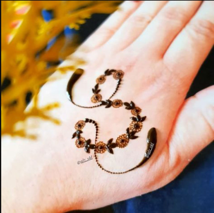 Unique S Shaped Mehndi Design