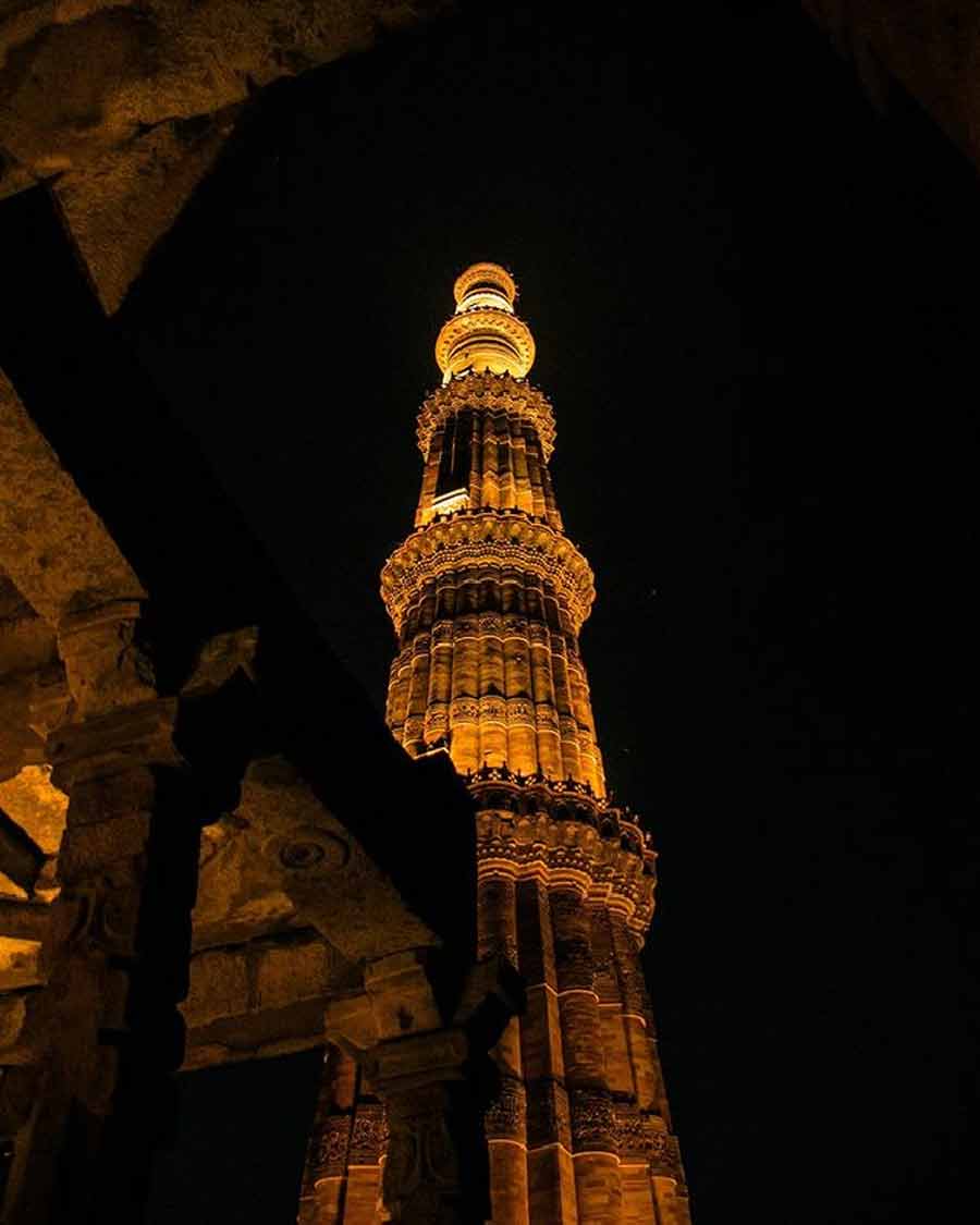 Who built Qutub Minar