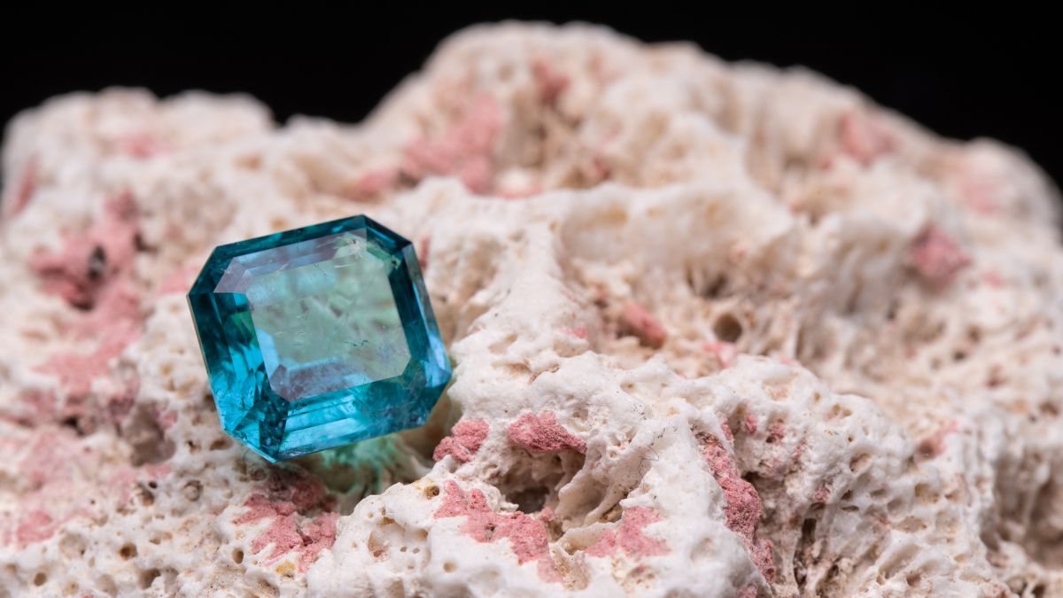 aquamarine gemstone