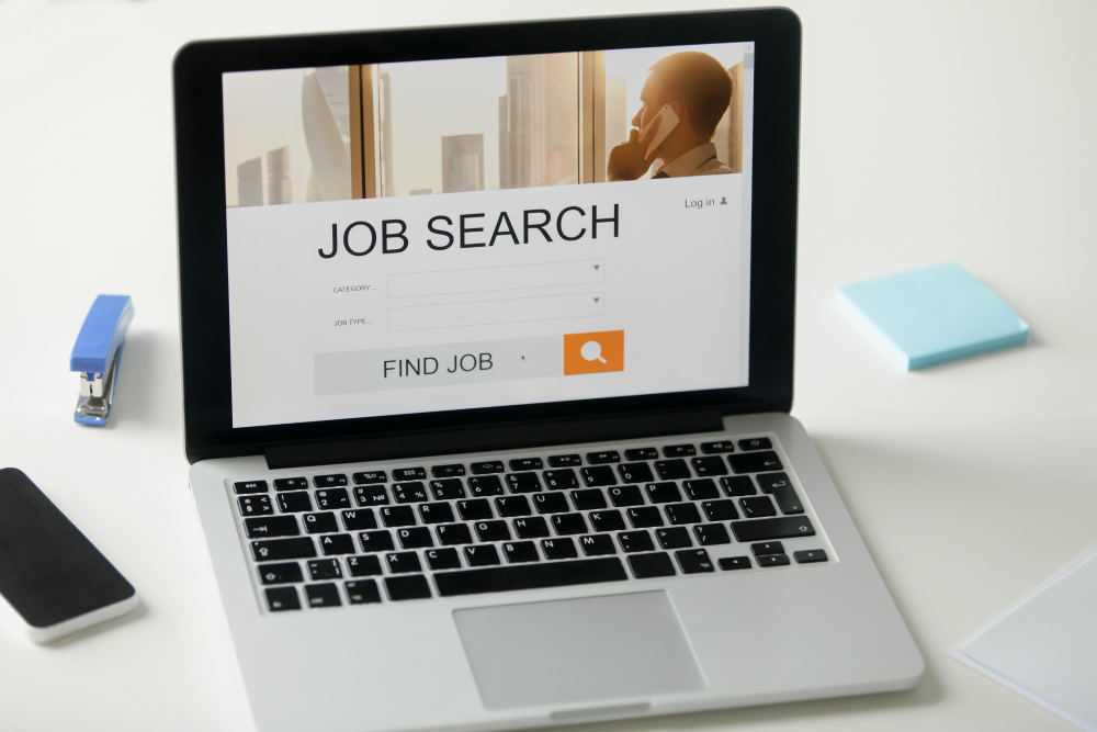benefits searching job online