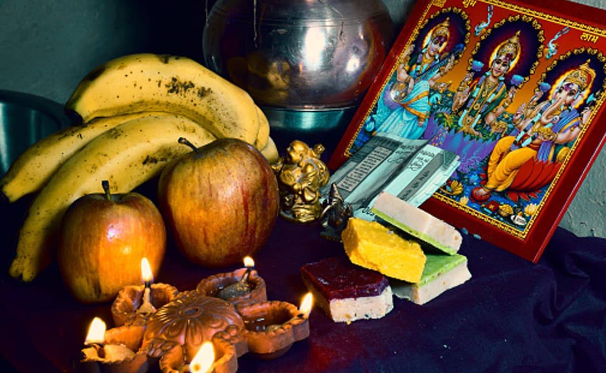 bhagwan ko lagaya bhog kab khana chahiye