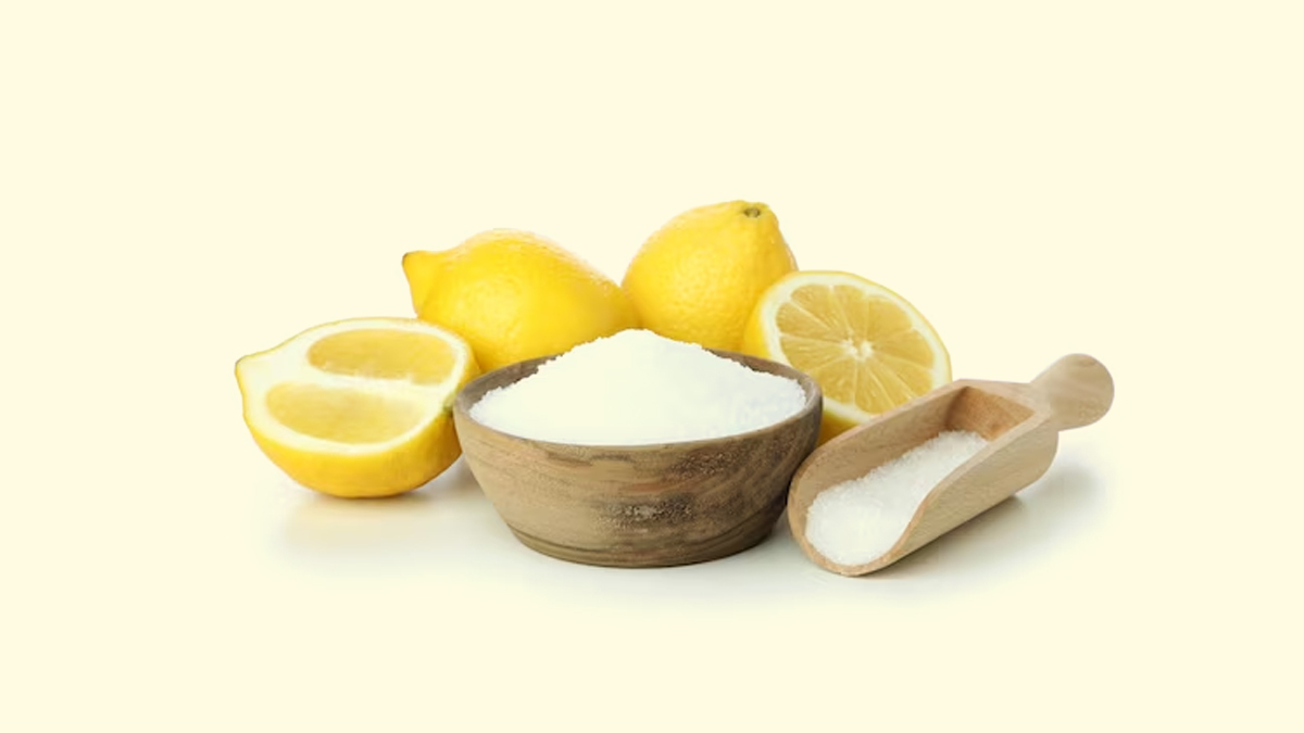 clean steel bottle lemon and salt