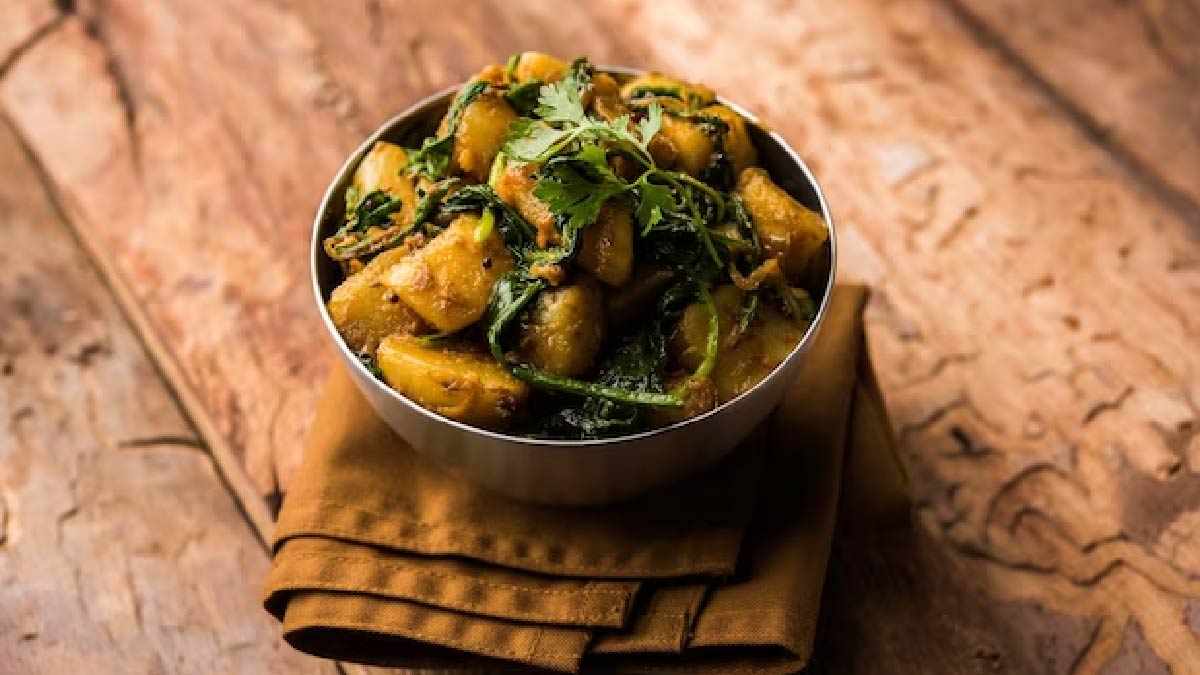 Aloo Palak Recipe: Warm Up Your Winter Nights With This Tasty Dil Se Indian Dish 