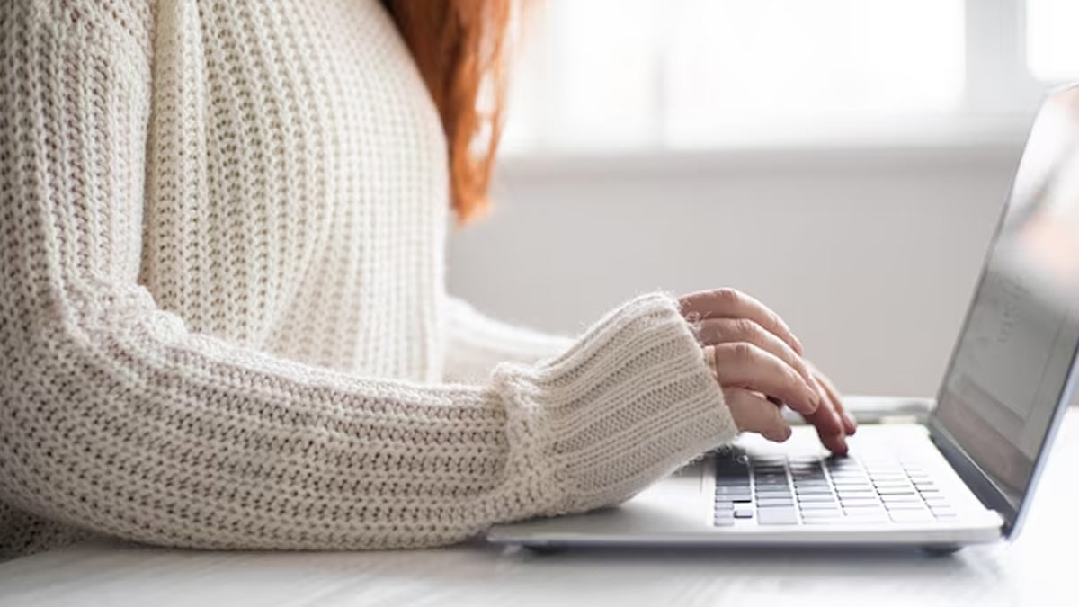 How To Keep Hands Warm In Winter ठंड में कीबोर्ड पर फास्ट नहीं चल रही है उंगलियां, तो ये 3