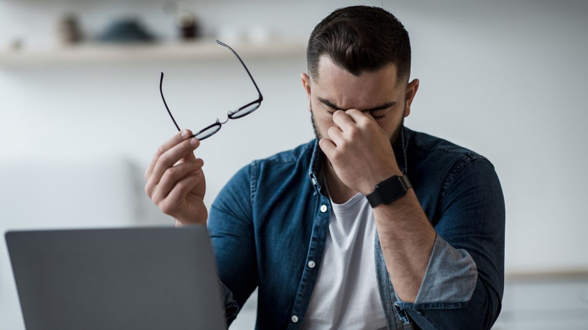 eye twitching meaning