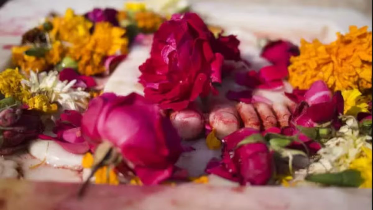 hanuman ji ko kya  chadha sakte hain