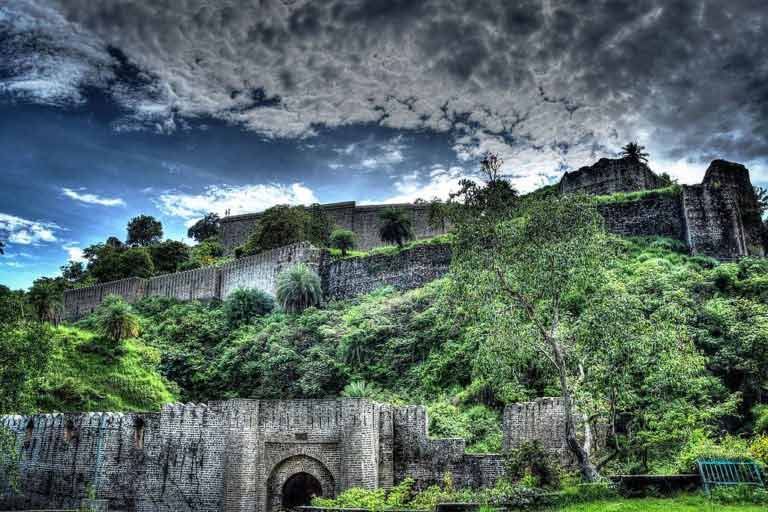 how to reach kangra fort