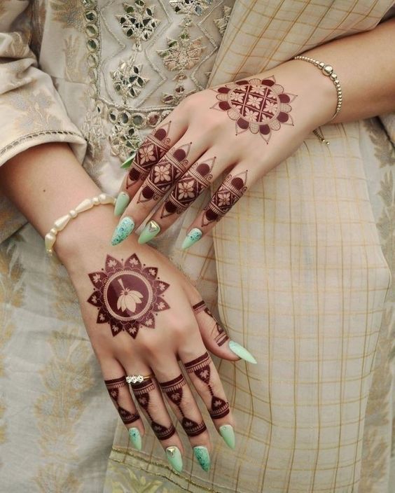 minimal mehndi lotus