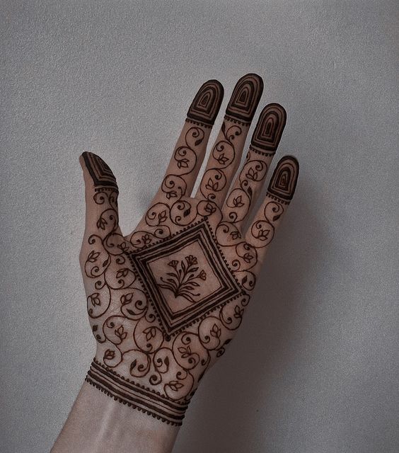 minimal mehndi vines