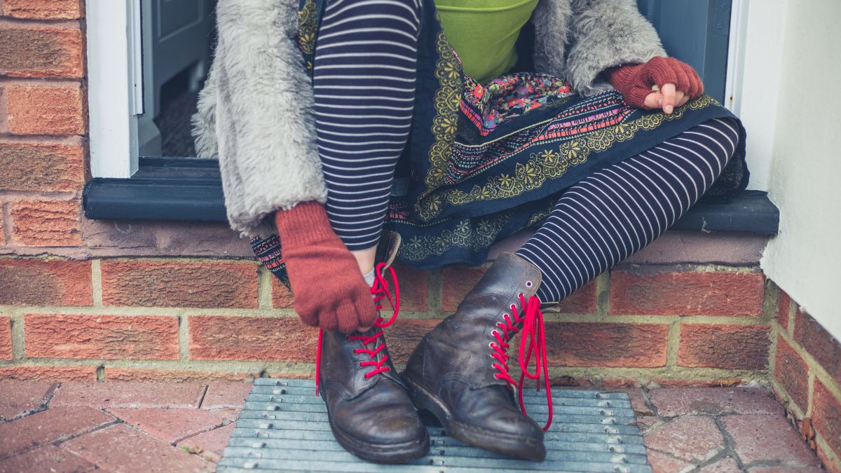 remove shoes outside home