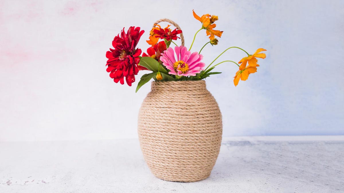 Flower Pot हो गया है पुराना तो इसे फेंकने की जगह इसका ऐसे करें इस्तेमाल