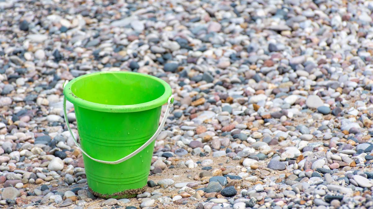 Empty Bucket Signs घर से निकलते समय खाली बाल्टी का दिखना देता है कुछ