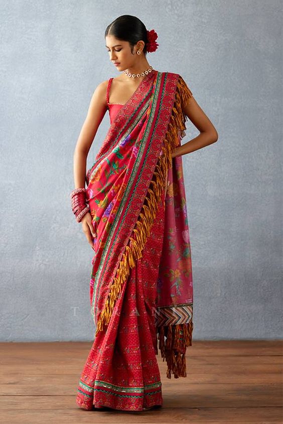 Border Tassel Design For Floral Saree