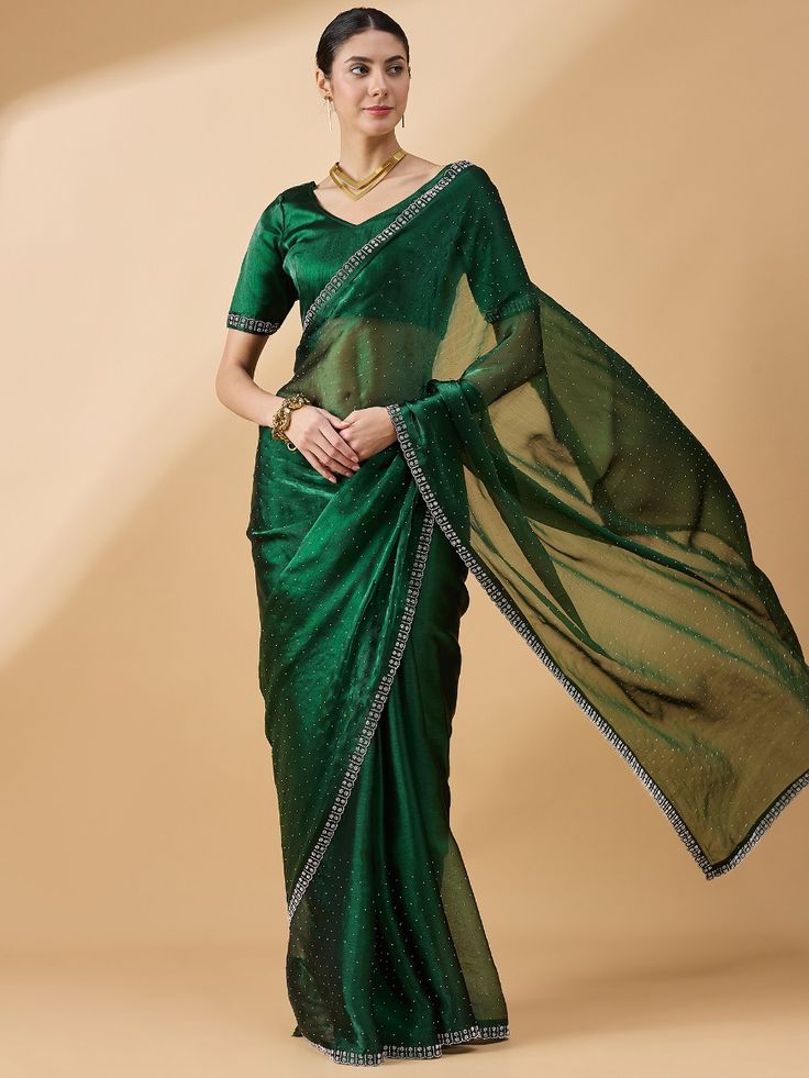 5 Beautiful Green Lightweight Saree Designs For Sawan | HerZindagi