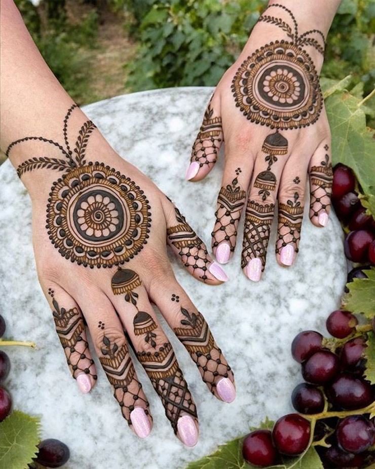 Heavy Circle Mehndi Design
