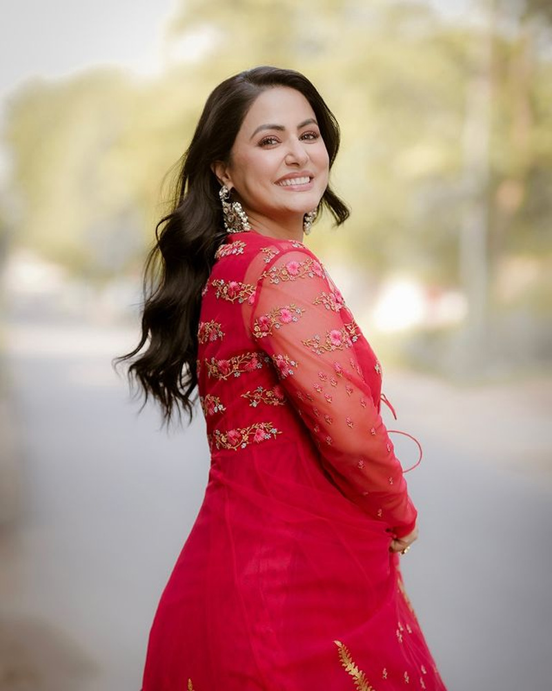 Hina Khan Comes Back To Work Amidst Health Issues