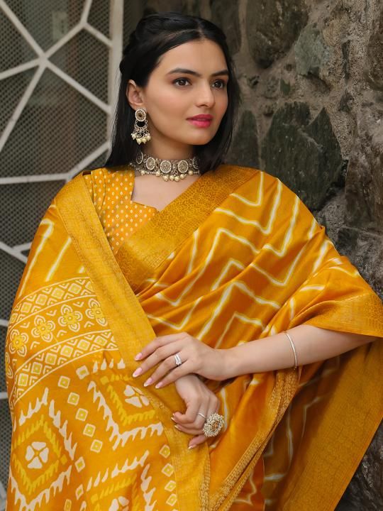 Pearl Choker Contrast Jewellery With Yellow Saree
