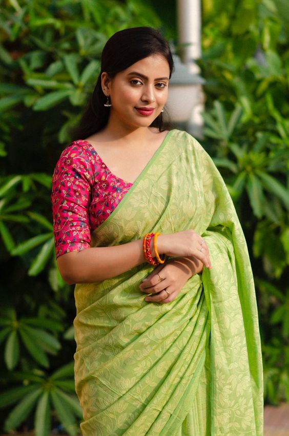 Printed Green Saree Contrast Blouse