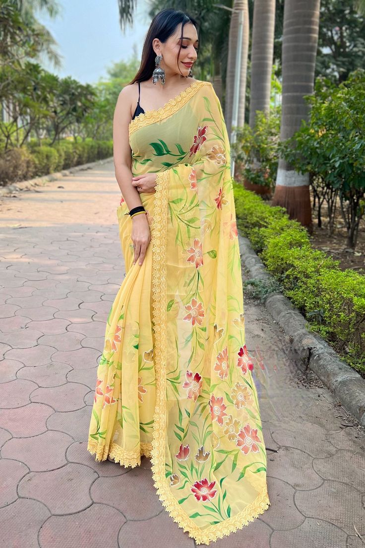 5 Beautiful Floral Print Sarees To Flaunt During Monsoon | HerZindagi