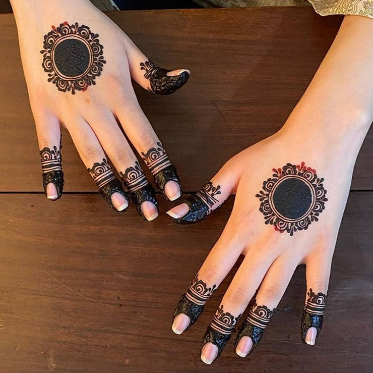 Simple Circle Mehndi Design