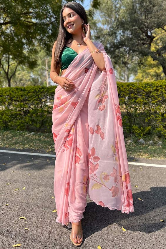 Sweetheart Neck Plain Chiffon Saree Contrast Blouse