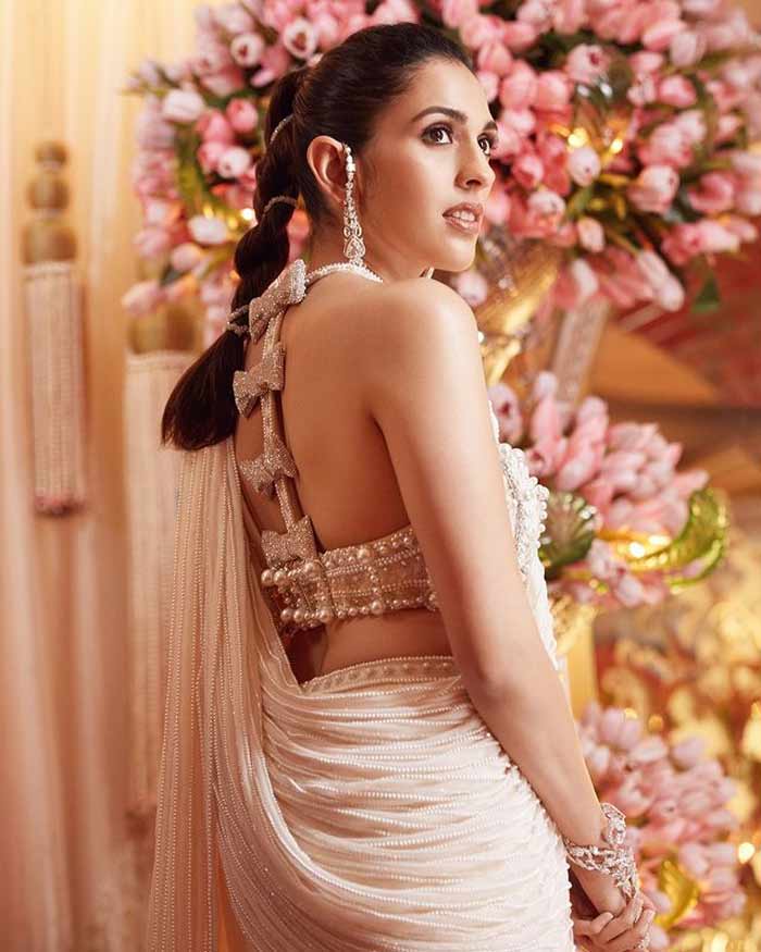 backless blouse designs for glamarous saree look like celebrities