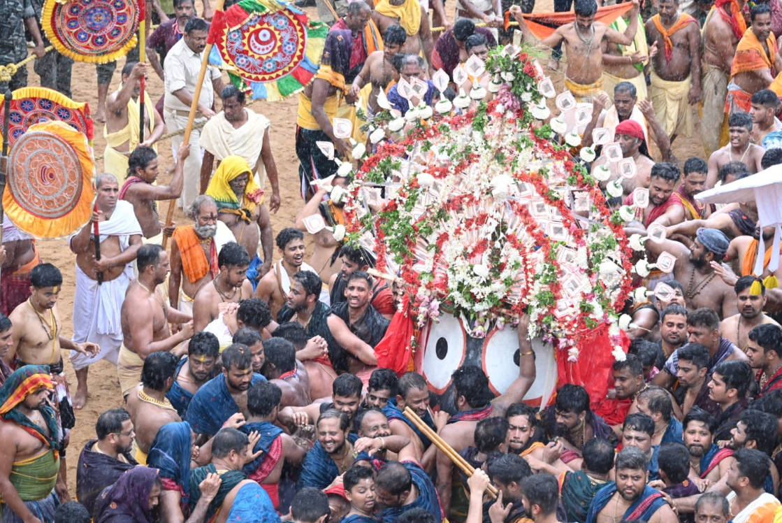 Lord Jagannath's Bahuda Yatra: Chariot Pulling Tradition, Timing, Date ...