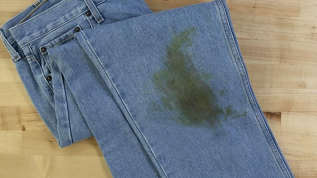 Jeans Cleaning Tips: जींस पर लगे कीचड़ के दाग को मिटाने में काम आएंगे ...