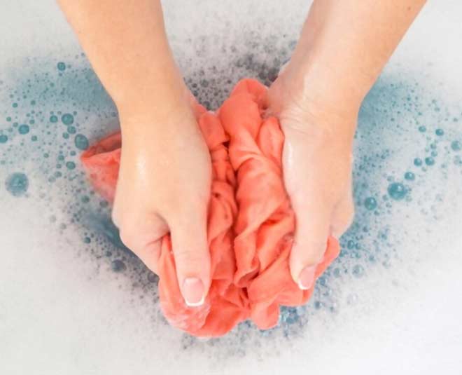 easy hacks to clean mud stain from edges of clothes