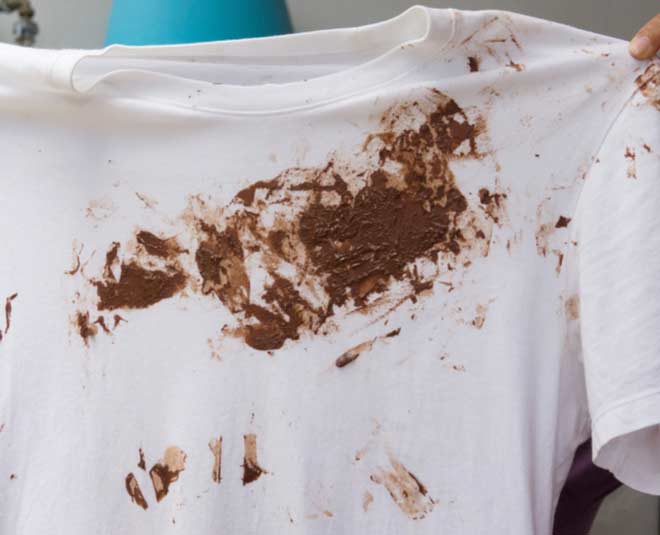 how to clean mud stain from edges of clothes