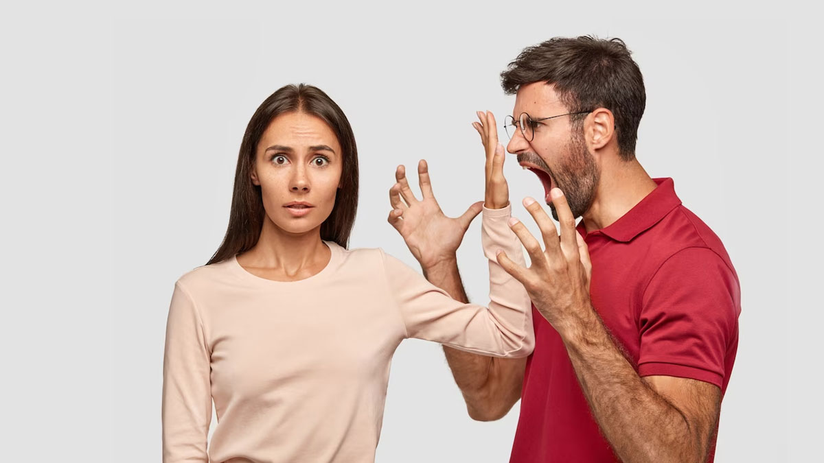 how to deal with money issues in a relationship