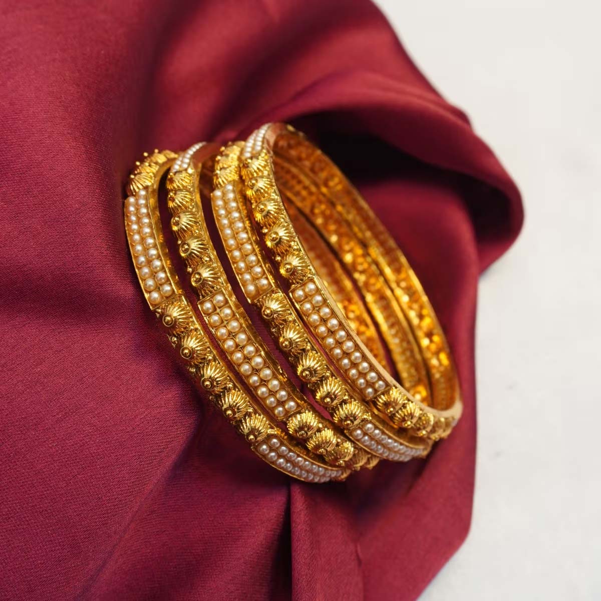 kangan desings with churi