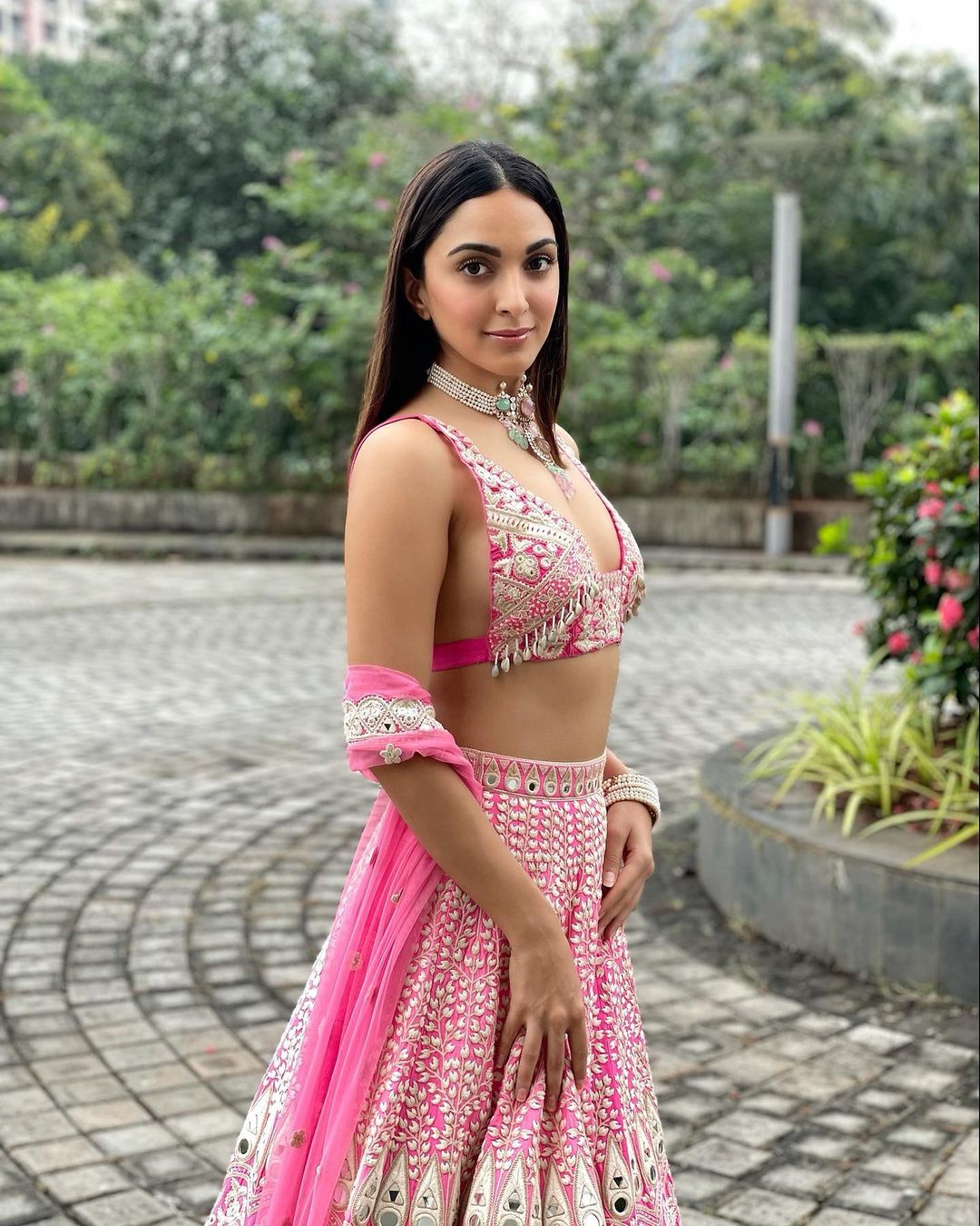 kiara advani blouse designs embroidery