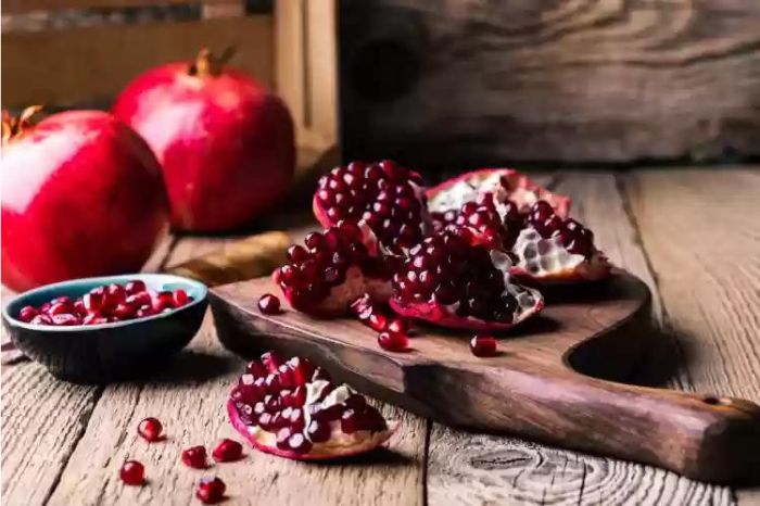 pomegranate home made face mask for dry skin 