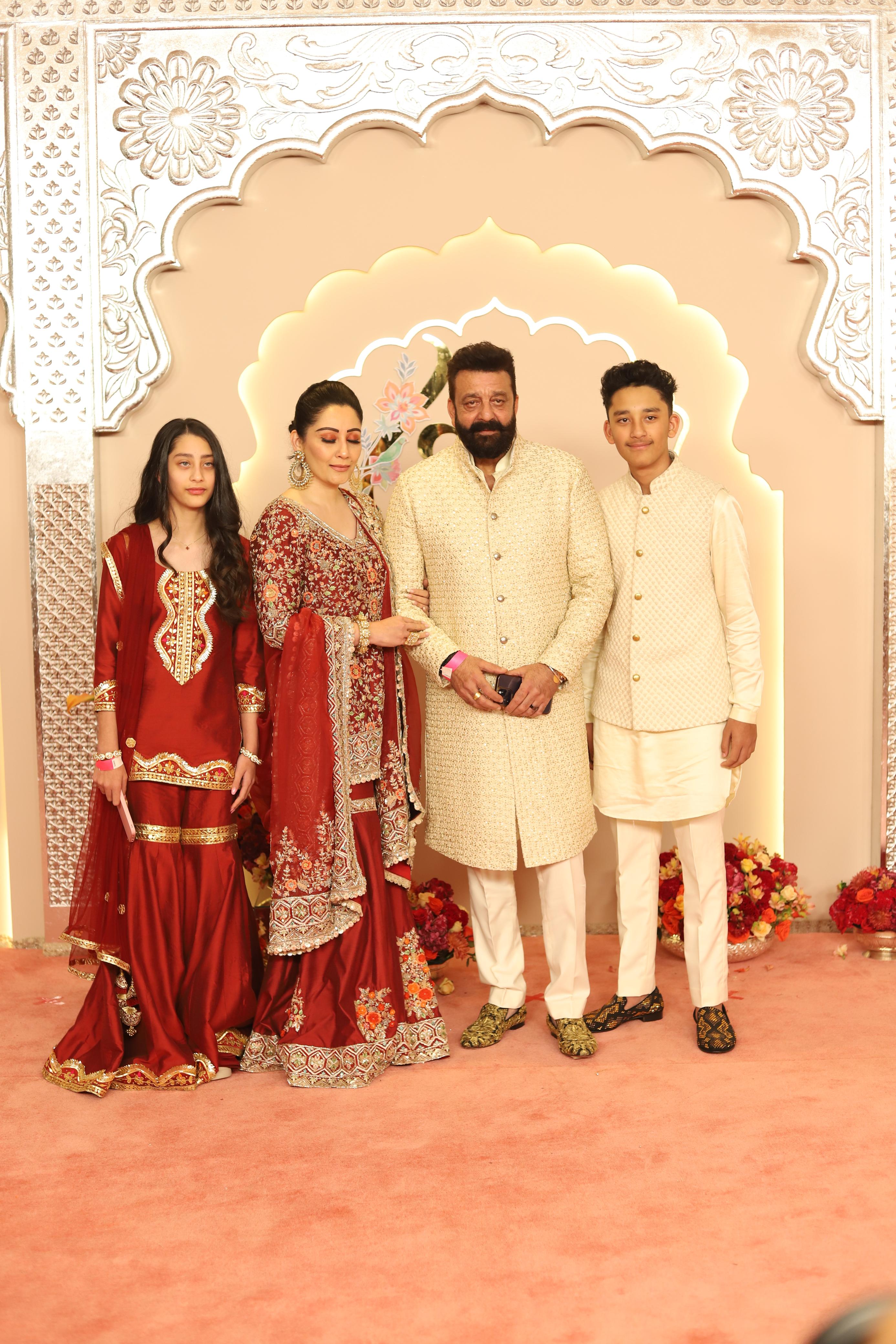 sanjay dutt with family in anant ambani and radhika merchant wedding