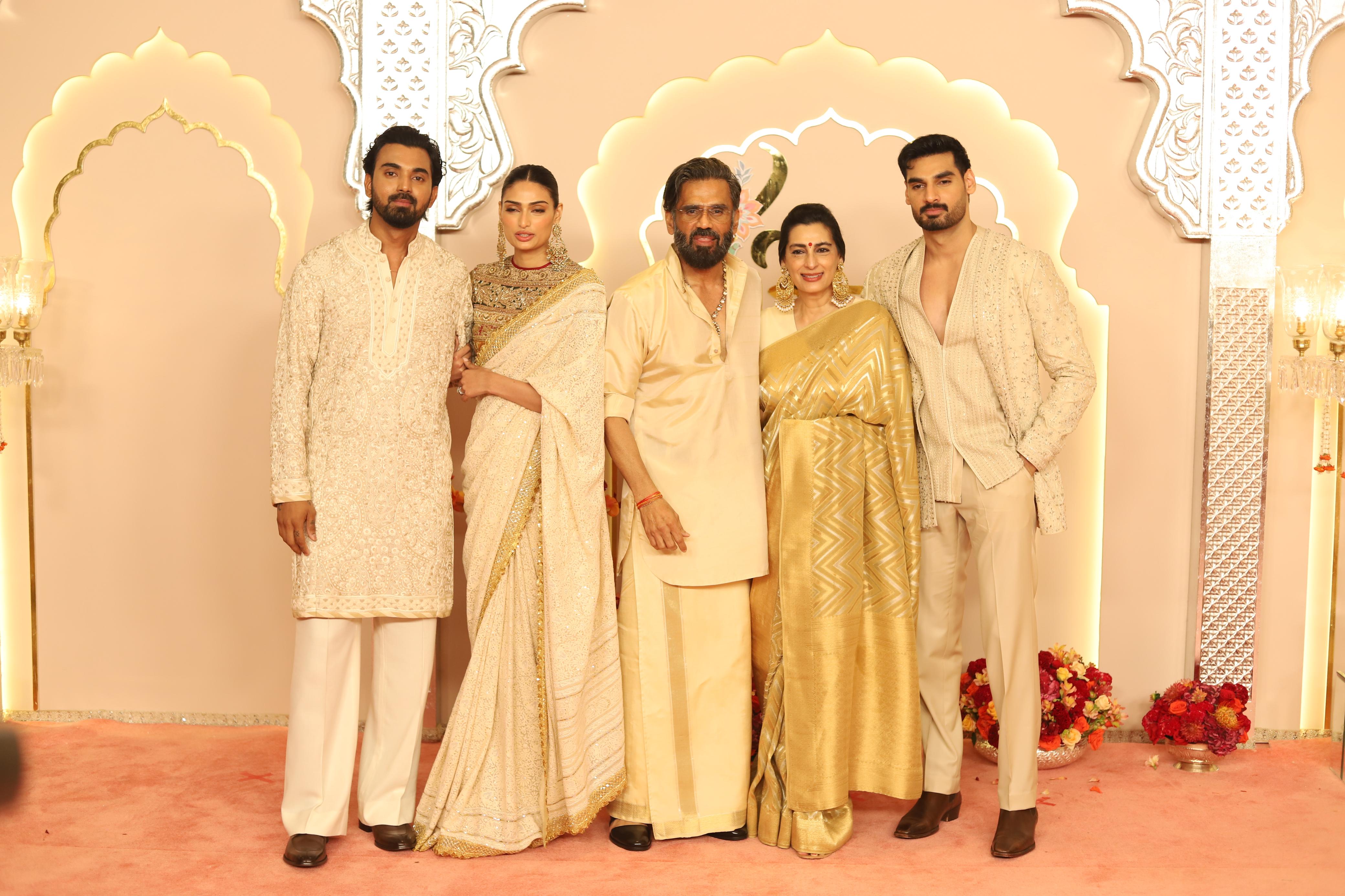 suneil shetty family in anant ambani and radhika merchant wedding